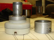 Detail na LNB Sharp UNI a feedhorn